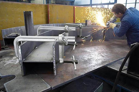 Presse à vis pour la construction métallique 300x175mm 