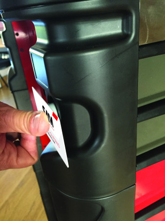 SERVANTE 41 - 5 TIROIRS - A BADGE MAGNETIQUE - ROUGE
